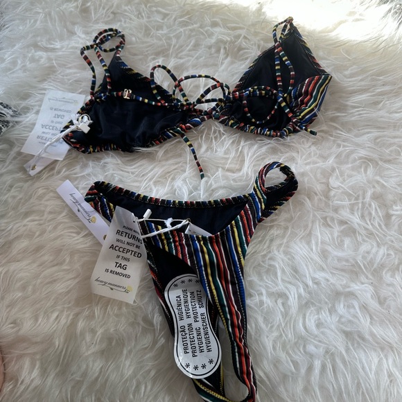 Heavy Manners swim as seen on Kendall Jenner - Picture 5 of 5